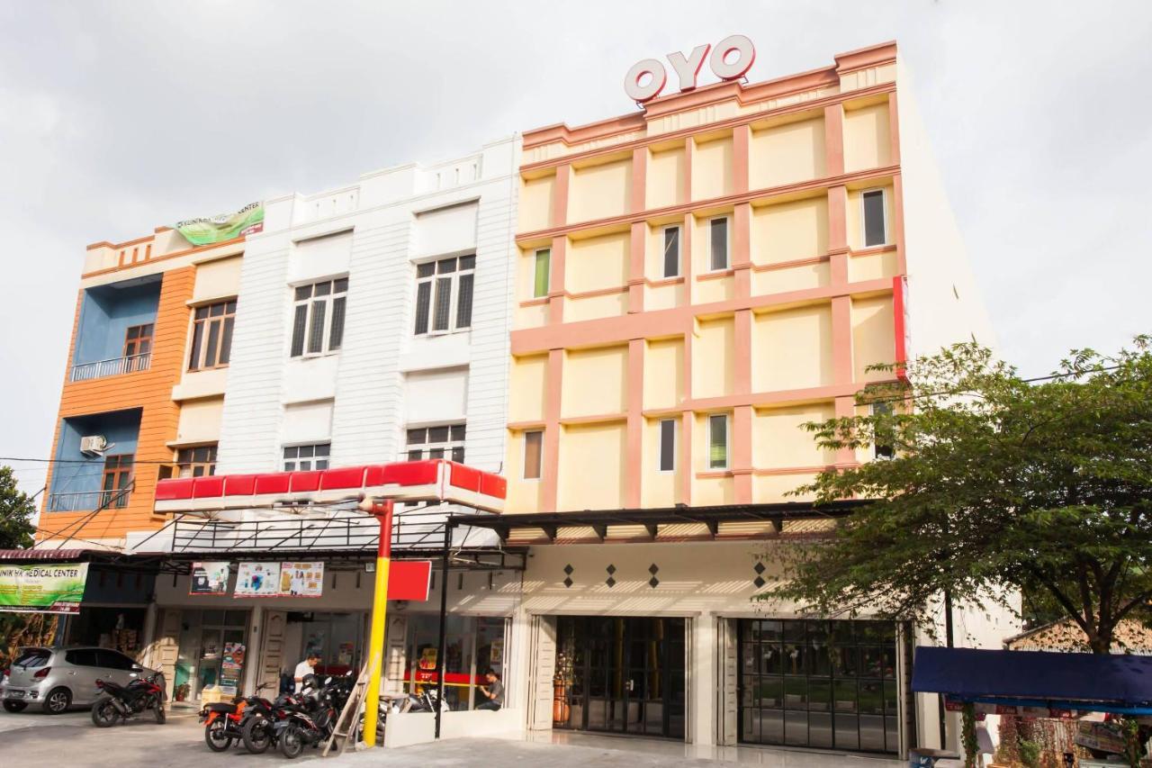 Glugur Oyo 2361 Hotel Winston מראה חיצוני תמונה