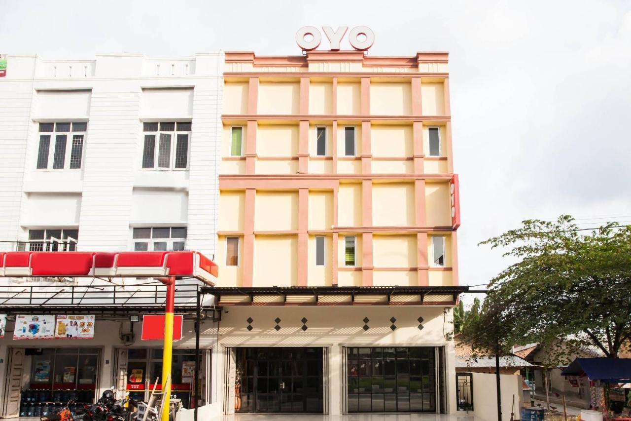 Glugur Oyo 2361 Hotel Winston מראה חיצוני תמונה