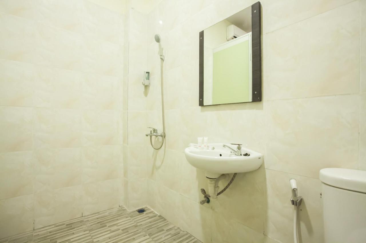 Glugur Oyo 2361 Hotel Winston מראה חיצוני תמונה
