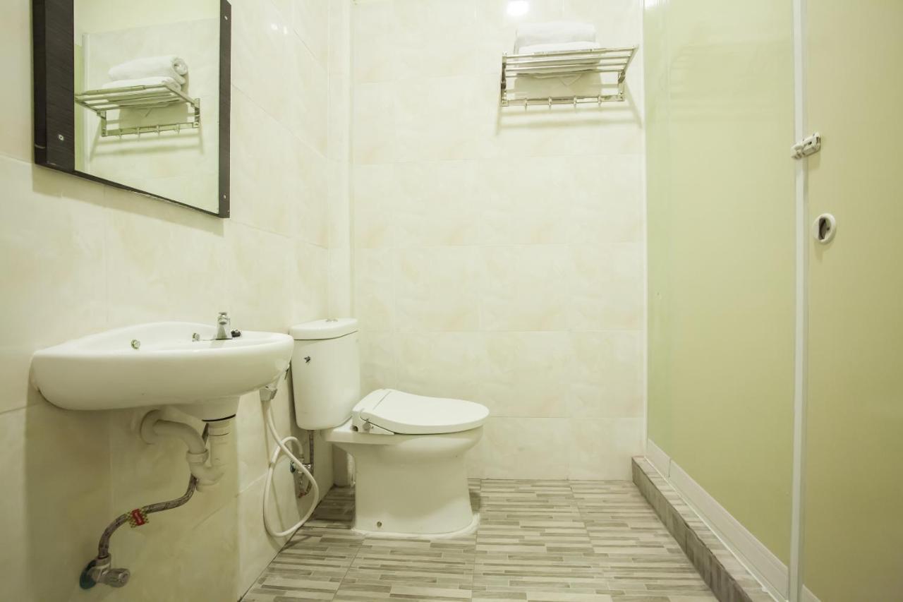 Glugur Oyo 2361 Hotel Winston מראה חיצוני תמונה