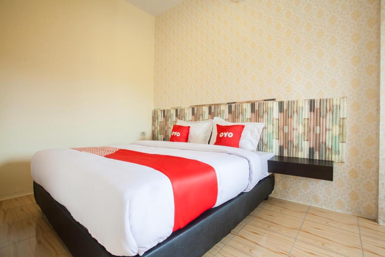 Glugur Oyo 2361 Hotel Winston מראה חיצוני תמונה
