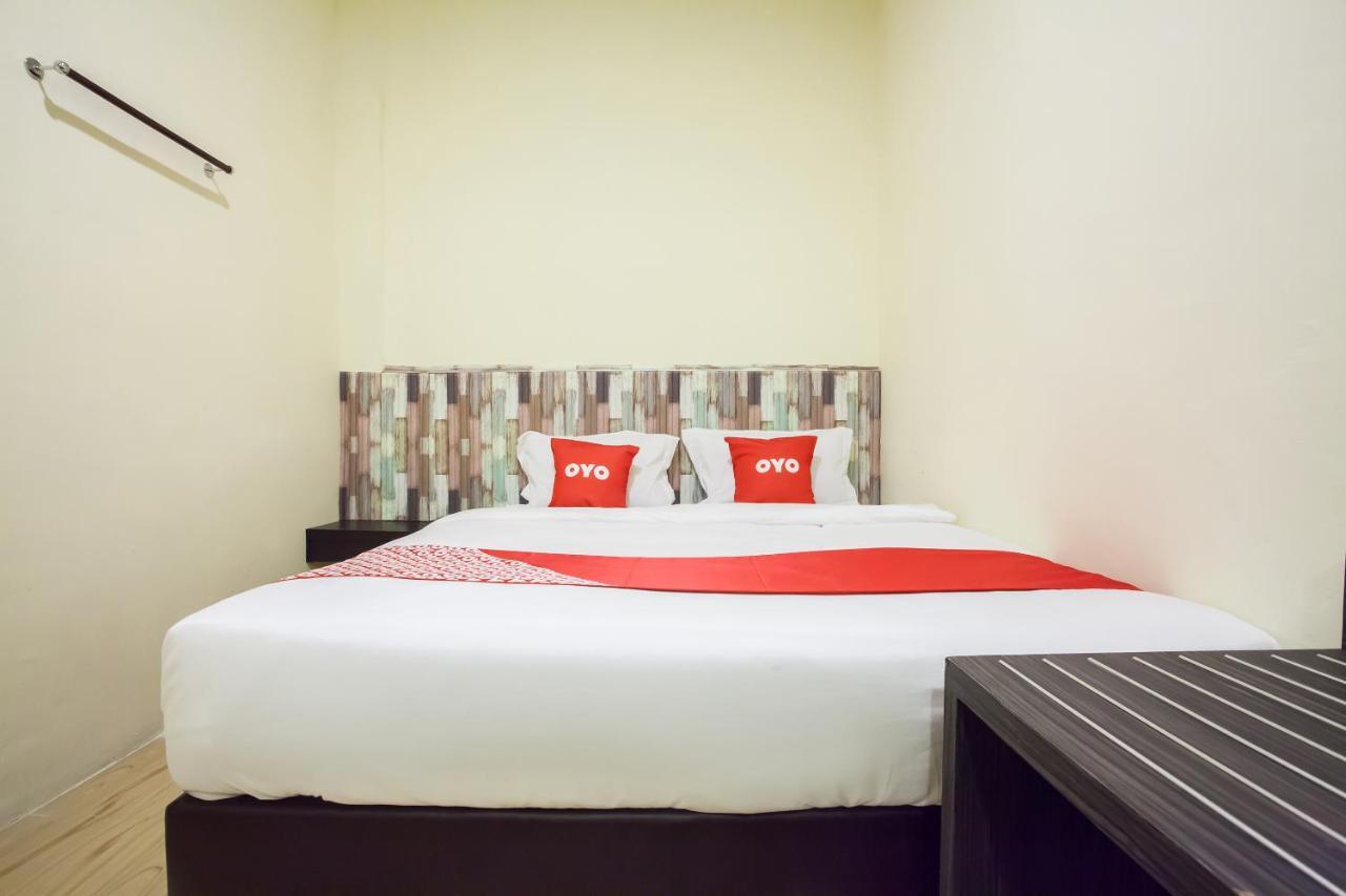Glugur Oyo 2361 Hotel Winston מראה חיצוני תמונה