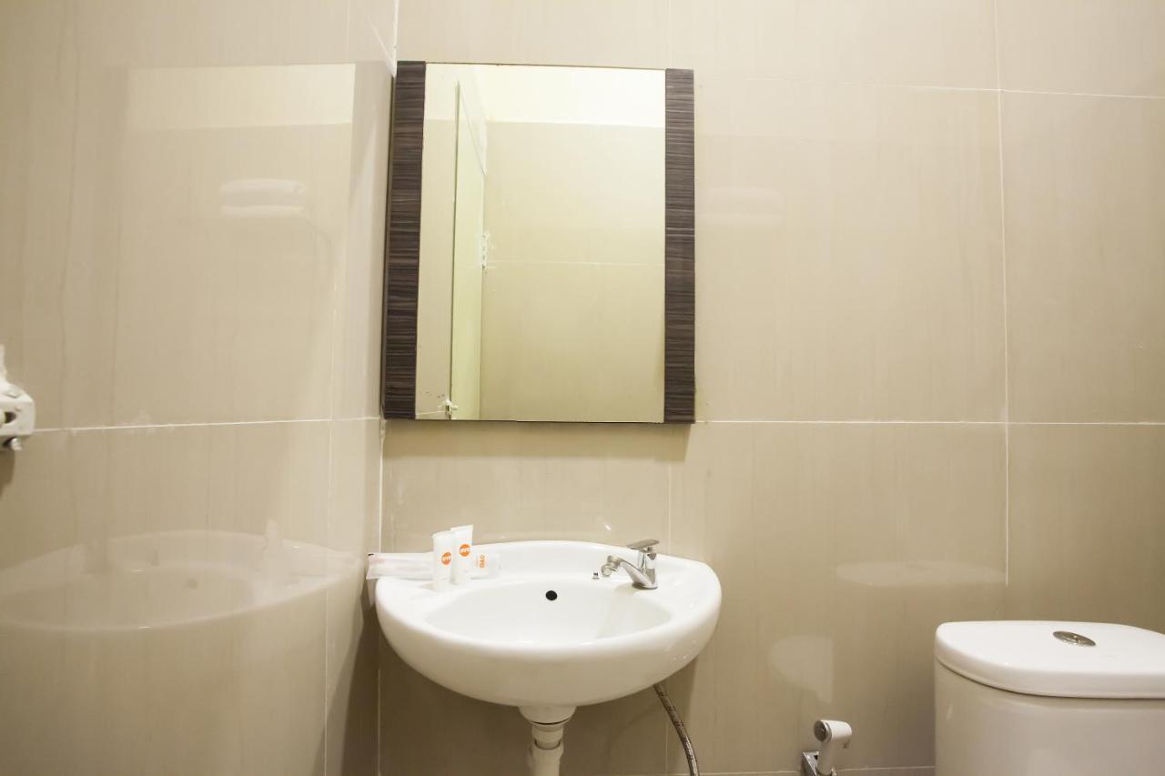 Glugur Oyo 2361 Hotel Winston מראה חיצוני תמונה